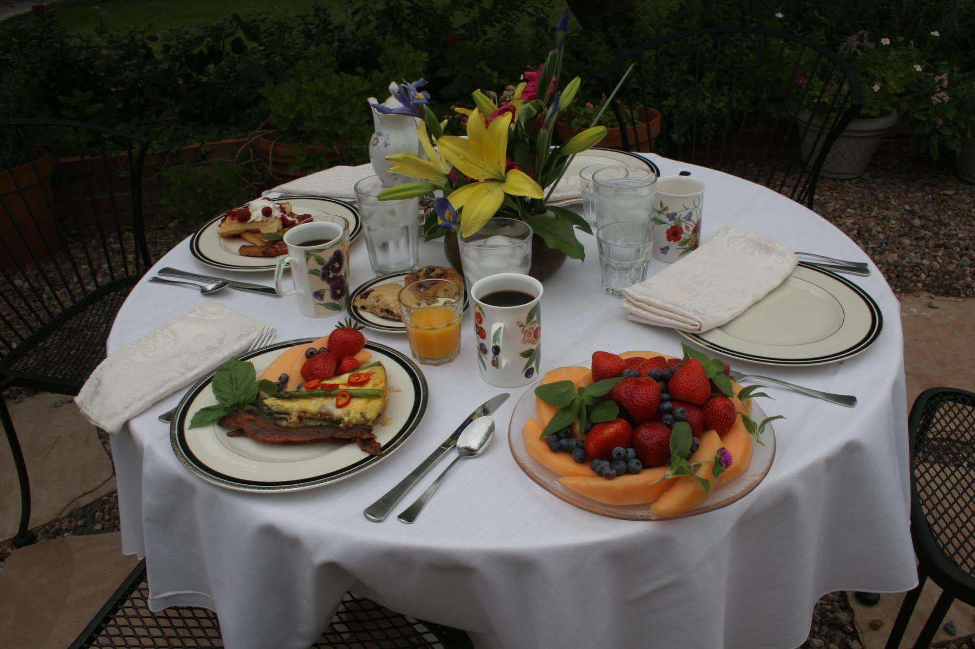 Mon Ami Bed And Breakfast Tucson Exteriör bild